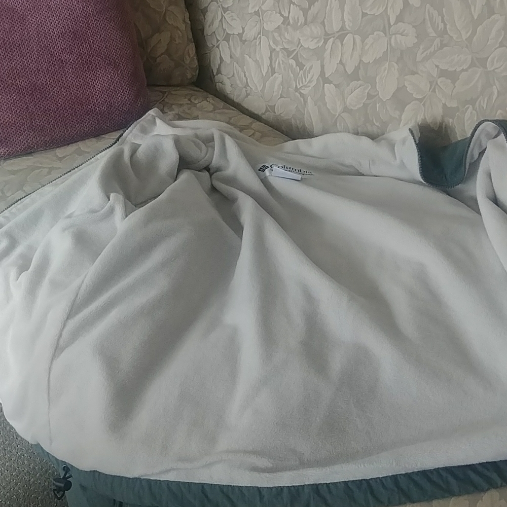 Woman's Columbia Jacket - Picture 6 of 11